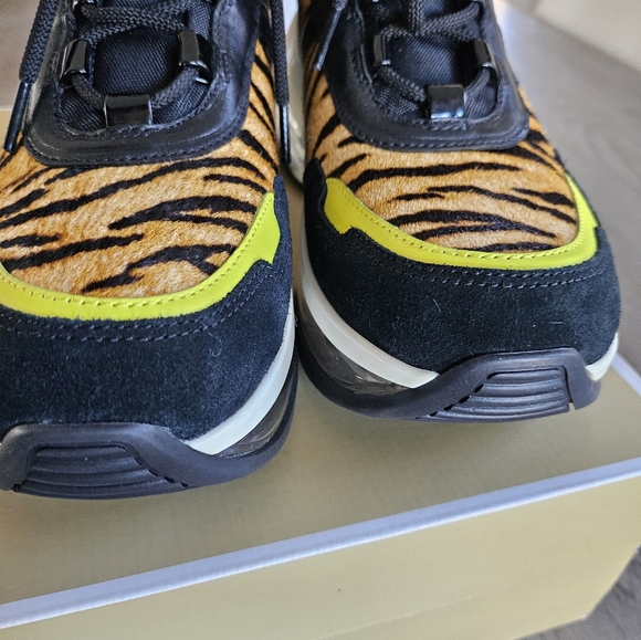 Michael Kors Olympia Tiger - Picture 2 of 8